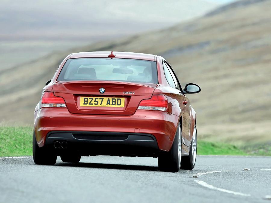  BMW 135i Coupe 2008 года  (UK) (фото 5 из 11)